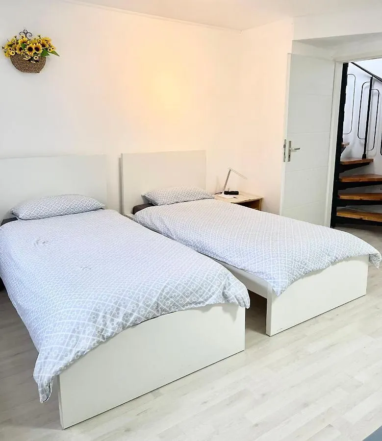 Βίλα Duesseldorf Messe, 2-Bedroom Duplex Apartment With Terrace And Garden Γερμανία
