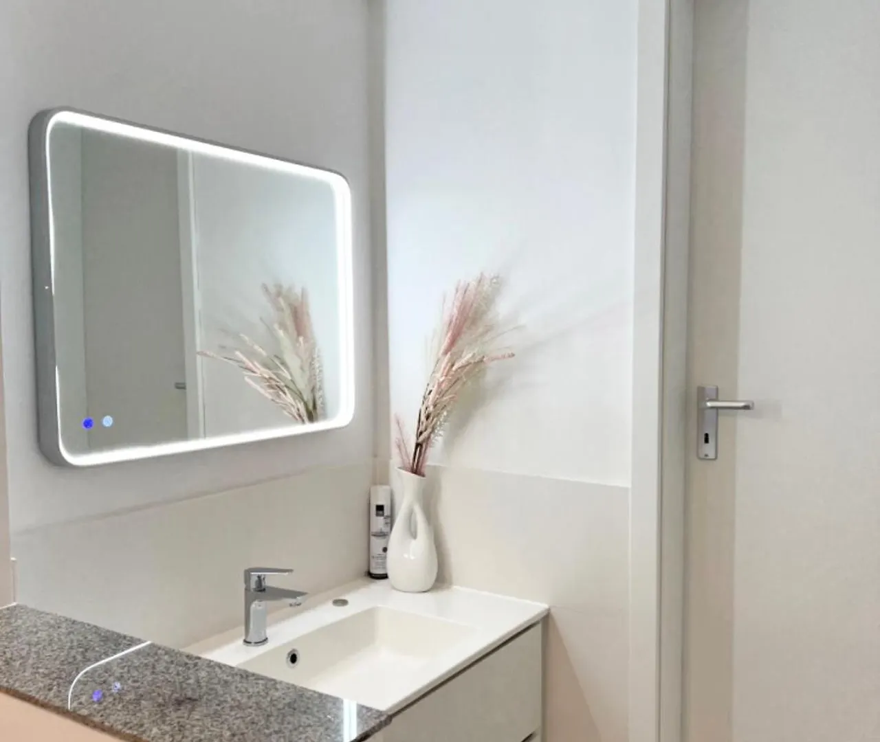 Villa Duesseldorf Messe, 2-Bedroom Duplex Apartment With Terrace And Garden